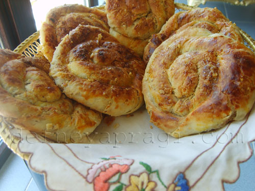 Tahinli Cevizli Çörek Tahinli Cevizli Çörek